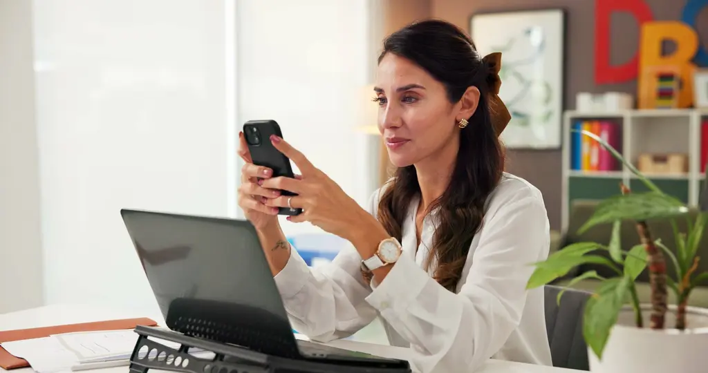 Centralized Mobile Email: 7 Reasons Your Team Needs One Inbox Centralized Mobile Email: 7 Reasons Your Team Needs One Inbox