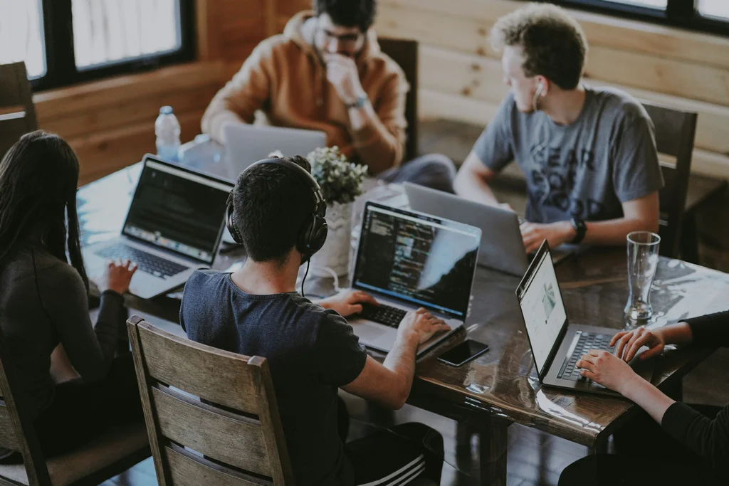 7 Powerful Tips to Get Big Clients as a Small Agency
