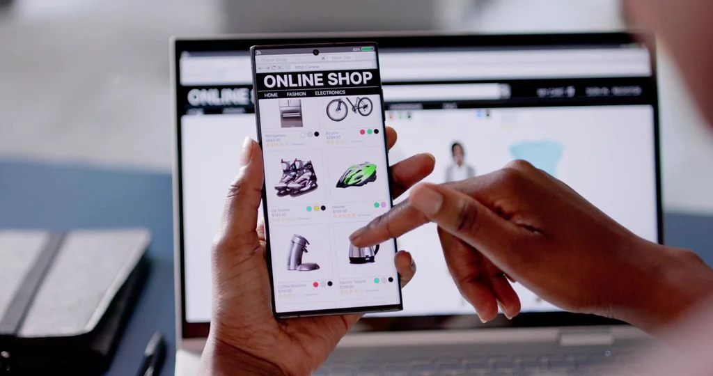 Improving Customer Support for E-commerce Businesses Improving Customer Support for E-commerce Businesses